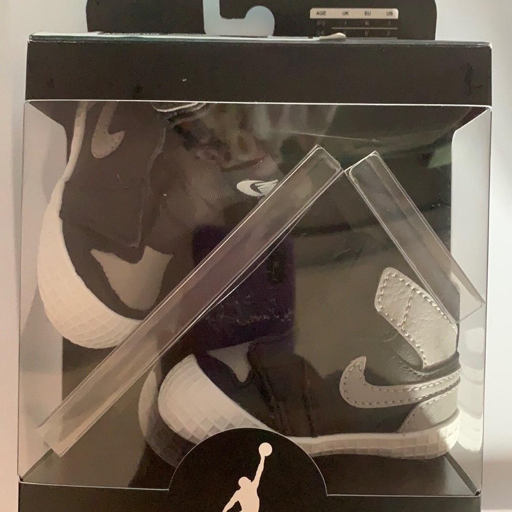 Baby Jordan 1 crib bootie size 1